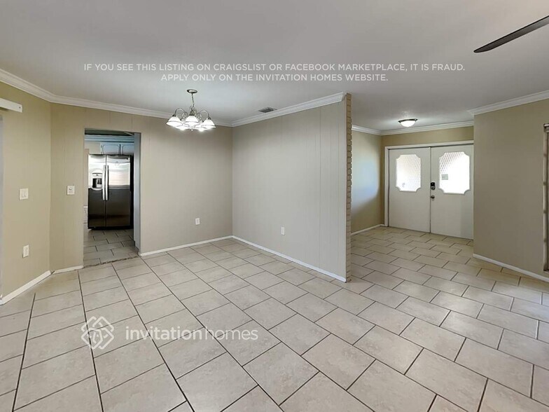 Building Photo - 3800 Pin Oaks St