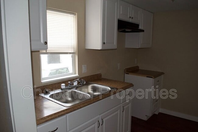 Building Photo - 521 S Polaris