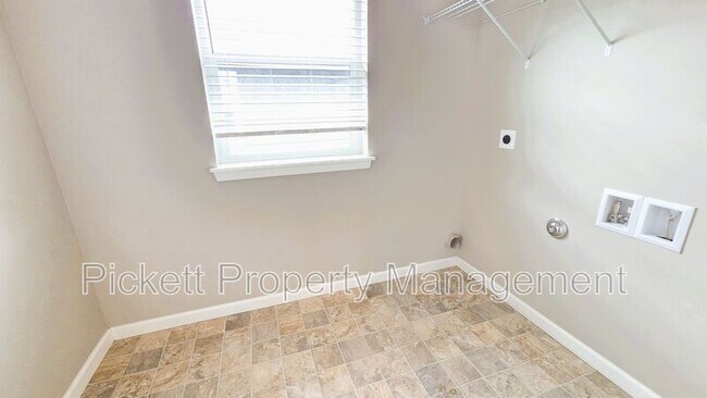 Building Photo - 2122 SW Nautical St