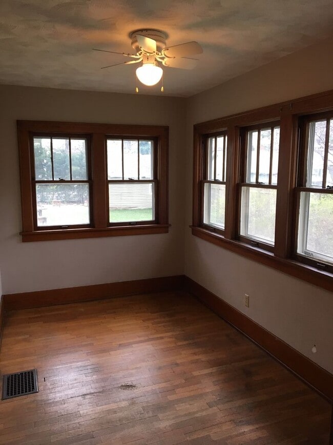 Building Photo - Great Single Family Just East of Massachus...