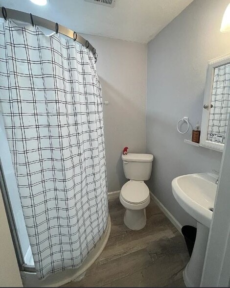 Building Photo - 208 E Magnolia St