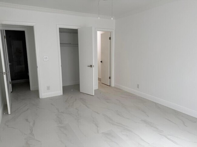 Building Photo - 2161 NE 68th St