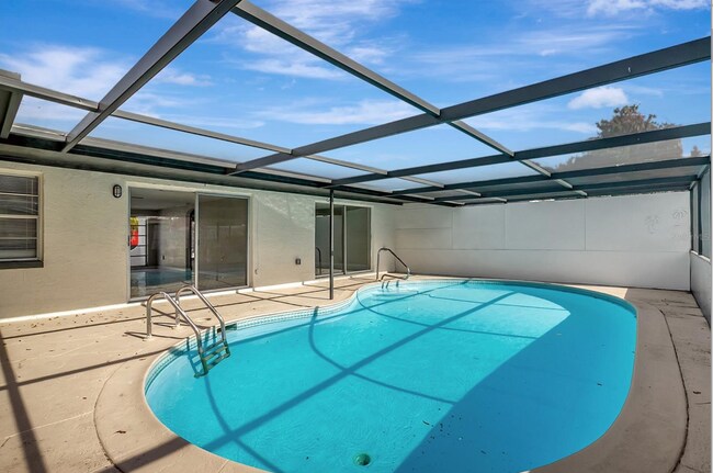 Building Photo - 7210 Parrot Dr