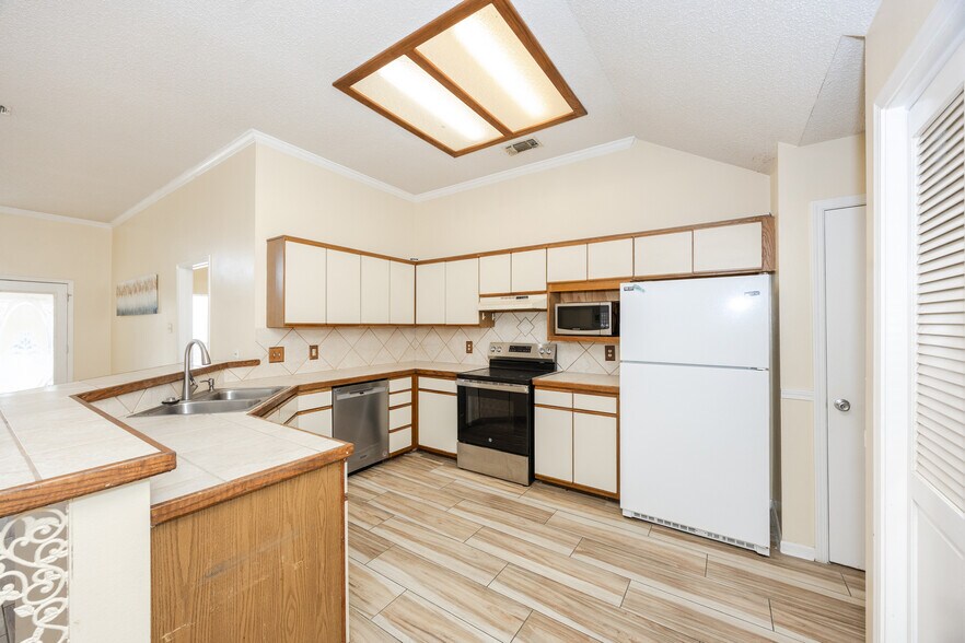 Building Photo - 13422 S Fairview Ave