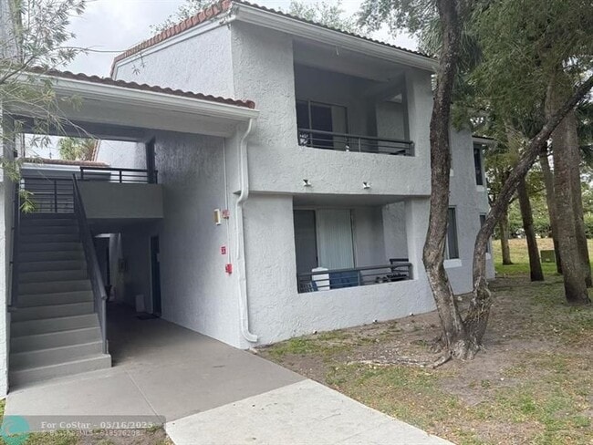 Building Photo - 741 Lyons Rd