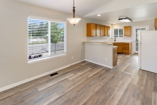 Building Photo - 2488 Sapphire St