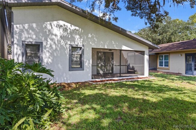 Building Photo - 83 Golfview Dr