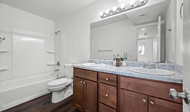 Building Photo - 1720 E Hermosa Dr