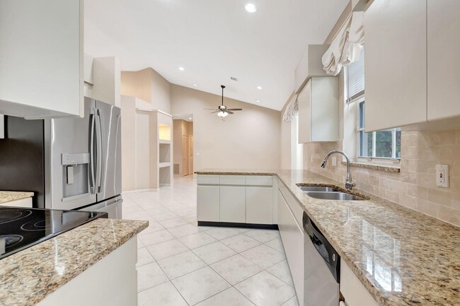 Building Photo - 11081 Springbrook Cir