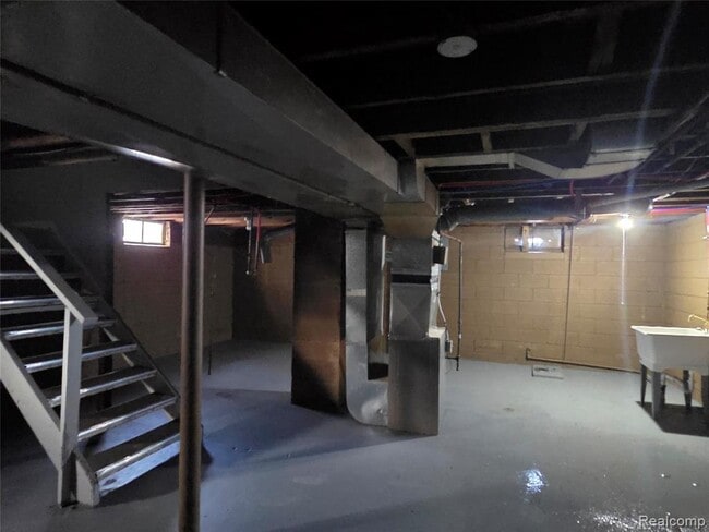 Building Photo - 12217 Plainview Ave
