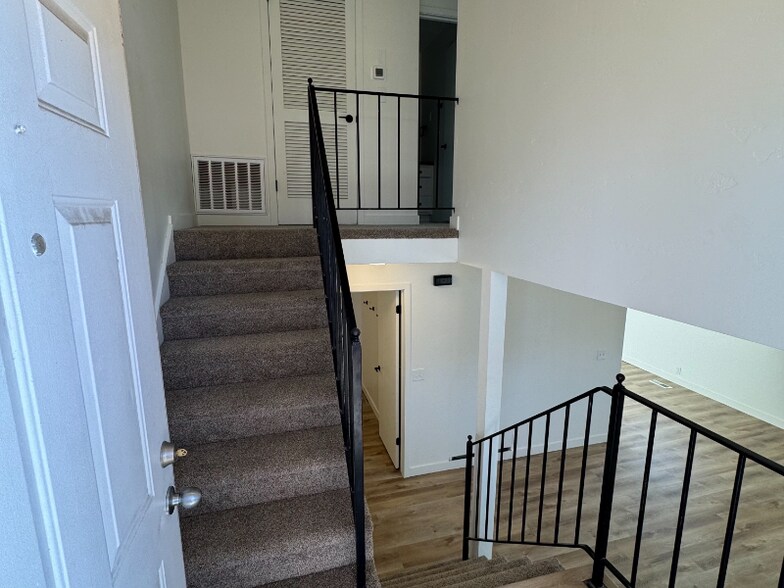 Building Photo - 174-180 W Foxbridge Dr