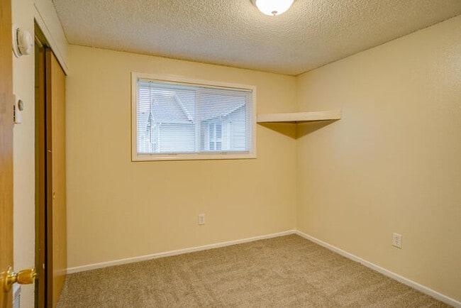 Building Photo - 13817 NE 35th Cir