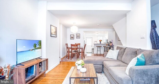 Building Photo - 434 Catharine St