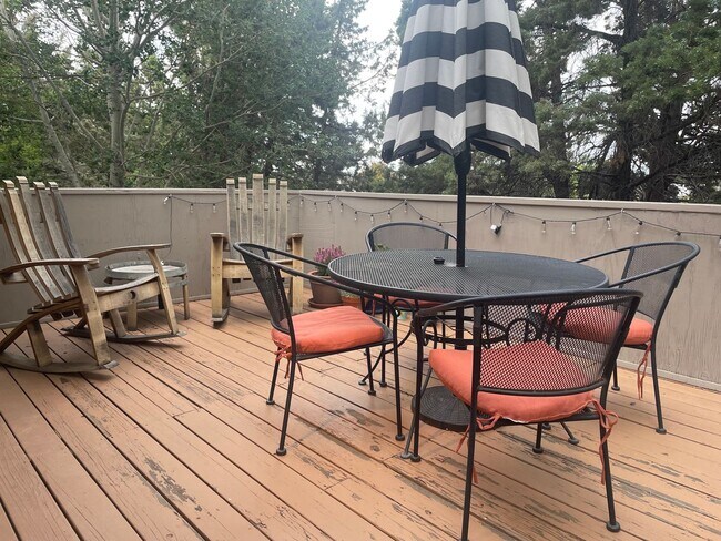 Building Photo - Spacious and charming, this two-story 4 be...