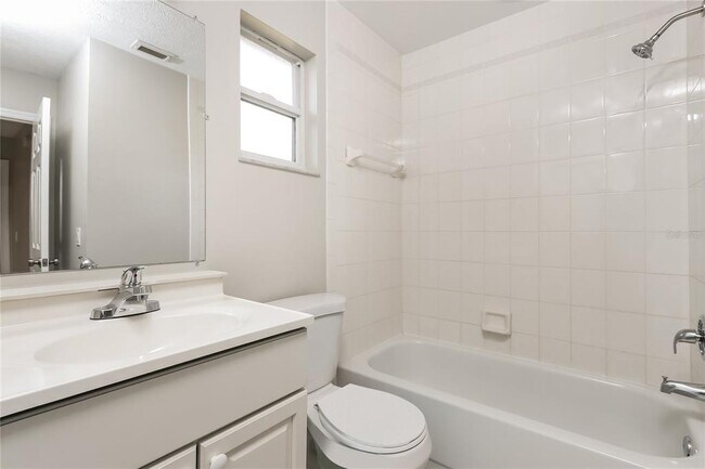 Building Photo - 4031 Claremont Dr