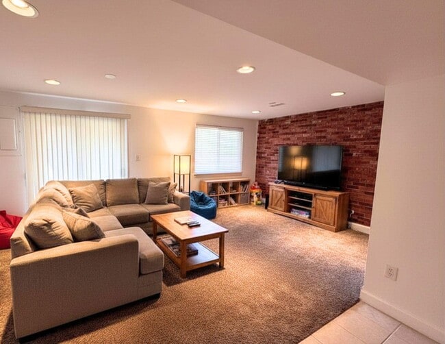 Building Photo - 3034 Sugar Ln