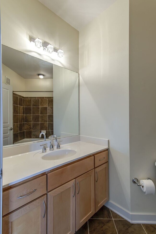 Building Photo - Rare rental opportunity at Bristol West End!
