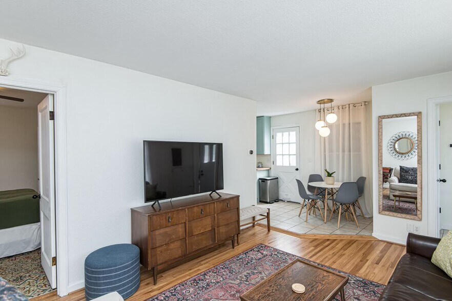 South facing - natural light - 917 3rd St NE