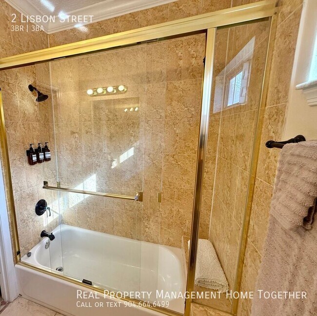 Building Photo - 2 Lisbon St