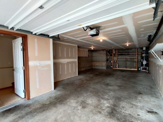 Building Photo - Tumwater Hill Town Home