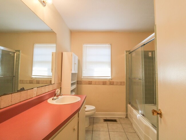 Building Photo - Nice brick home located on corner lot in Athens City!