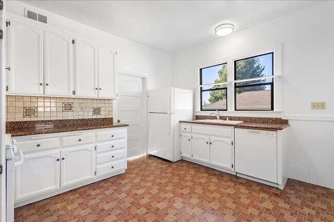 Building Photo - PARK AVE 1143-1149