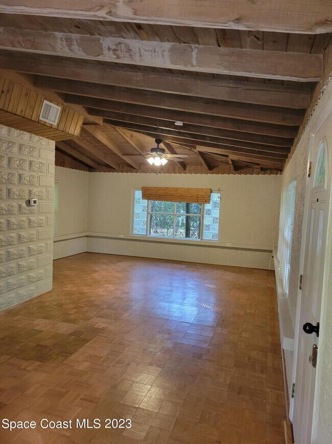 Building Photo - 874 Spiller St