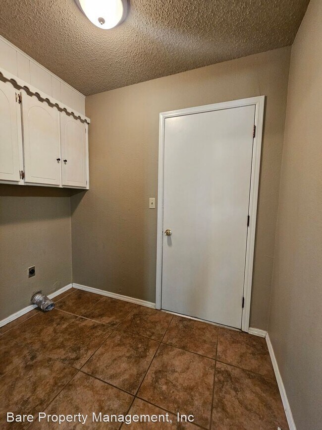 Building Photo - 3 br, 2 bath House - 1703 Village Drive