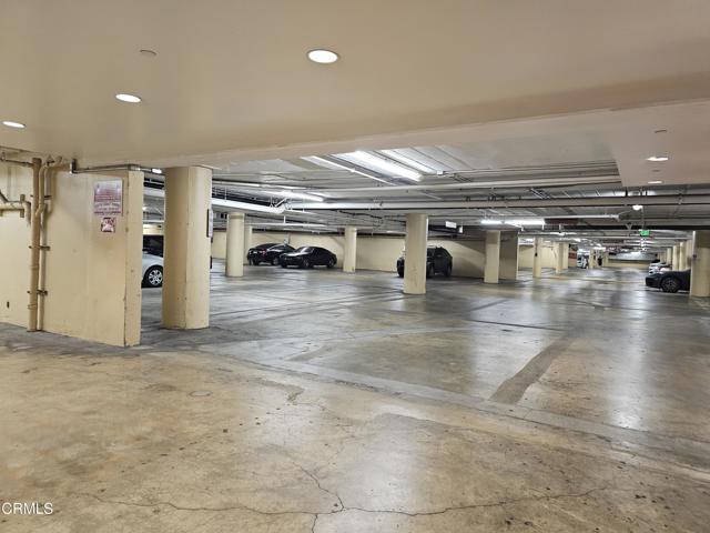 Building Photo - 3223 W 6th St