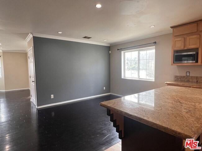 Building Photo - 2317 S Harcourt Ave