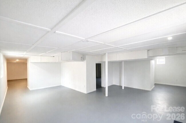 Building Photo - 926 S York St