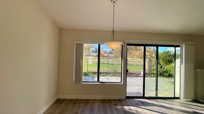 Building Photo - Exceptional 3 Bdrm, 2 Ba, Single Story Hom...