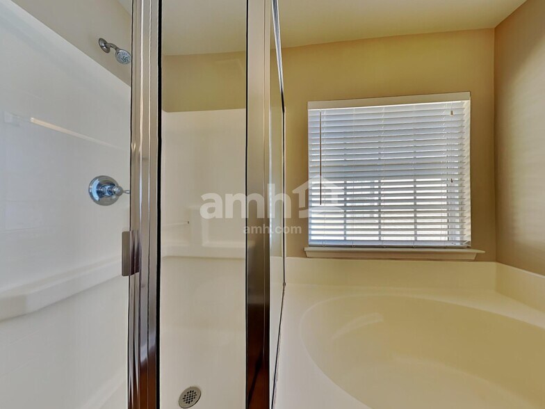 Building Photo - 417 Green Park Ln