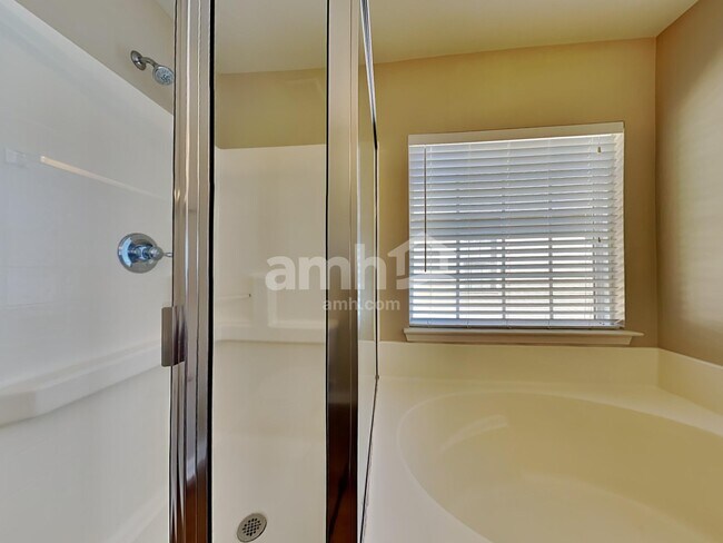 Building Photo - 417 Green Park Ln