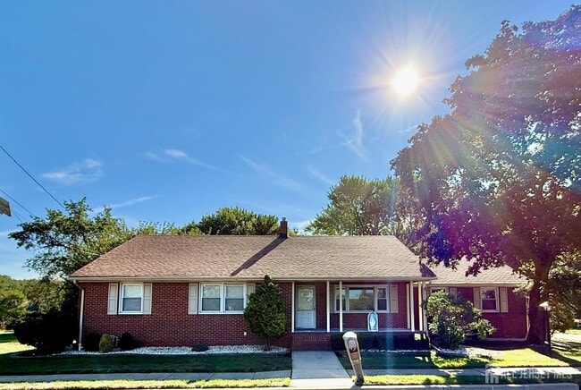 Primary Photo - 452 Cranbury Rd