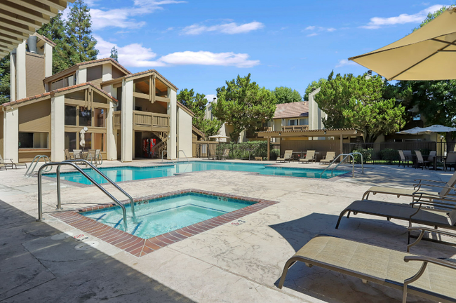 Building Photo - 3701 Colonial Dr