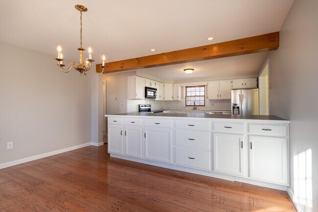 Building Photo - 4 Pheasant Ct