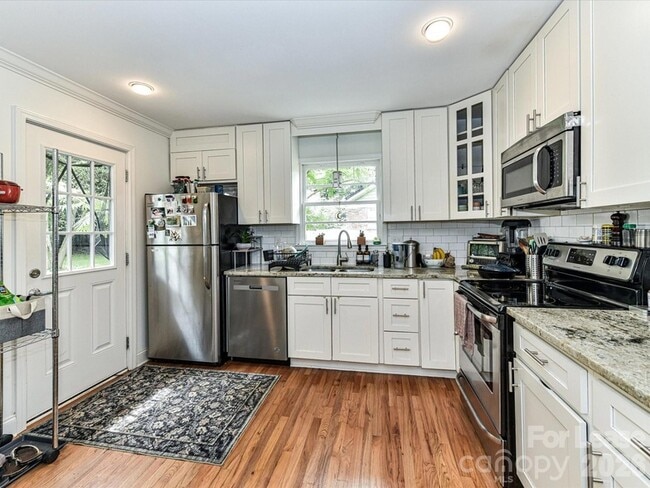 Building Photo - 7109 Rockcliff Ct