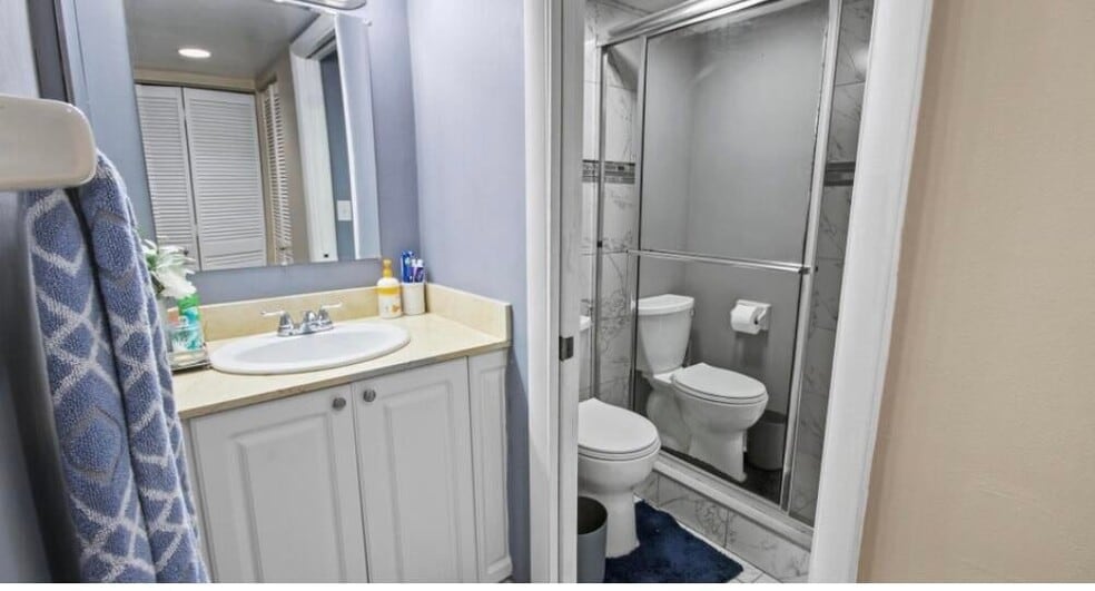 Building Photo - 7507 Greenlake Way