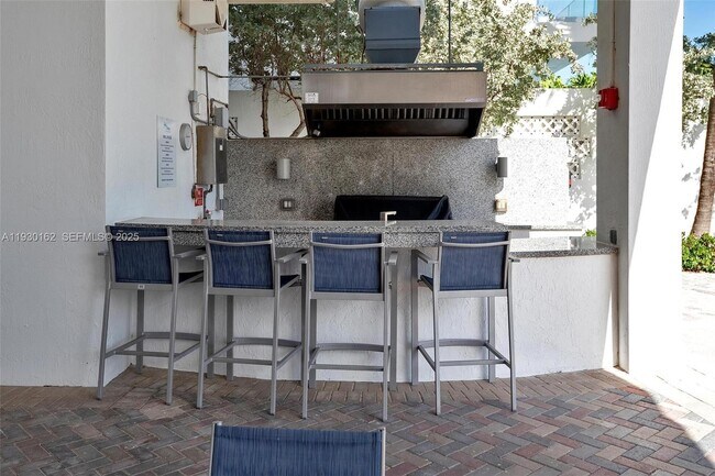 Building Photo - 6515 Collins Ave