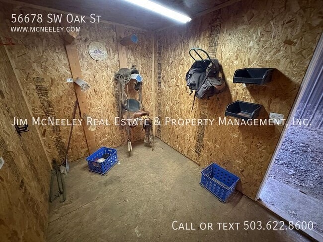 Building Photo - 56678 SW Oak St