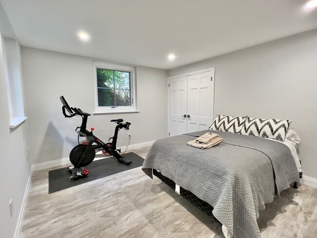 Building Photo - 326 Ponus Ridge Rd