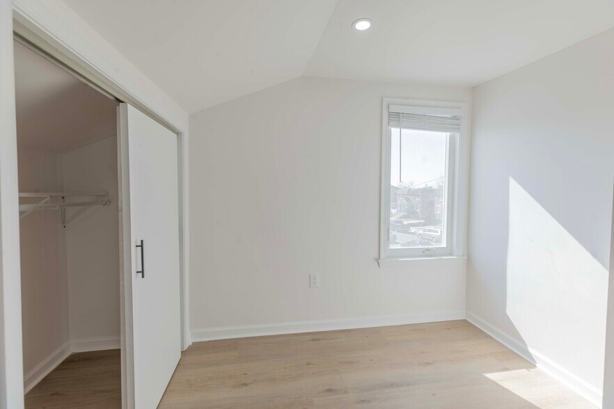 Building Photo - 230 Carre Ave