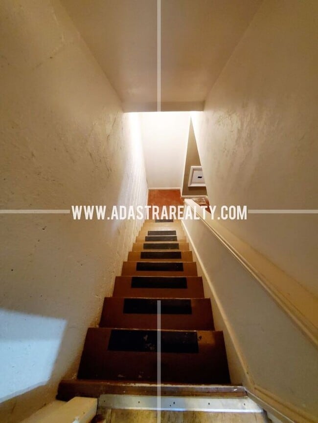 Building Photo - Beautiful Brookside Duplex-Available NOW!!