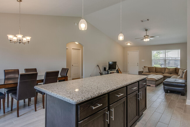Building Photo - 2081 Bella Breeze Ct