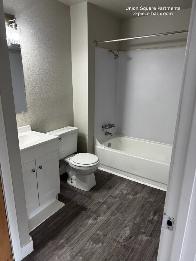 Building Photo - "Cozy 1-Bedroom Retreat in Lakewood with M...