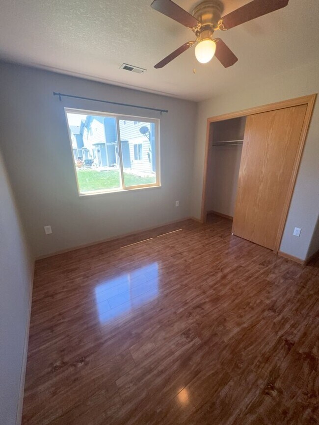 Building Photo - 850 S Overland Trail