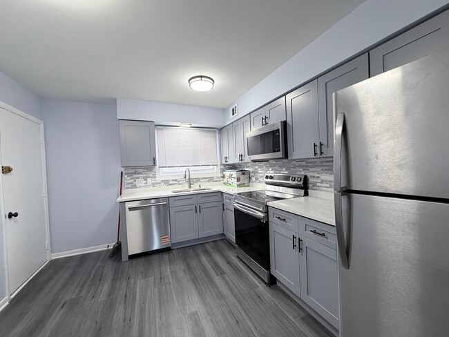 Building Photo - 9460 Bay Colony Dr