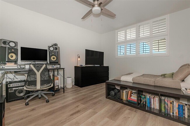 Building Photo - 2731 NE 14th Street Causeway