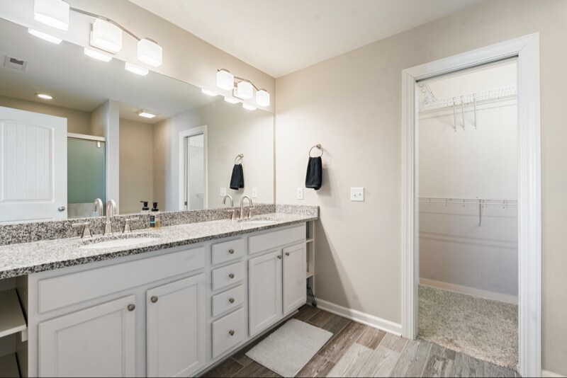 Building Photo - 705 Ellie Dr